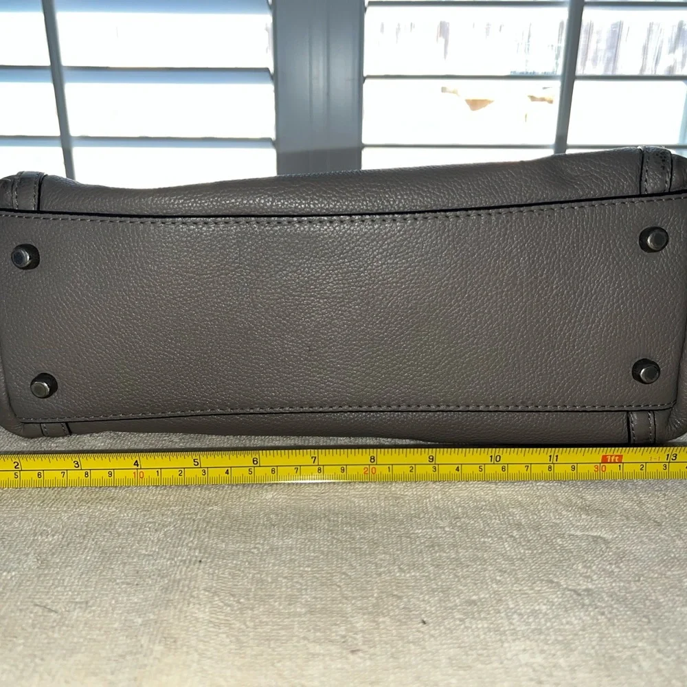 Coach Turnlock Edie Shoulder Bag - J1581-36855 - Picture 4 of 16